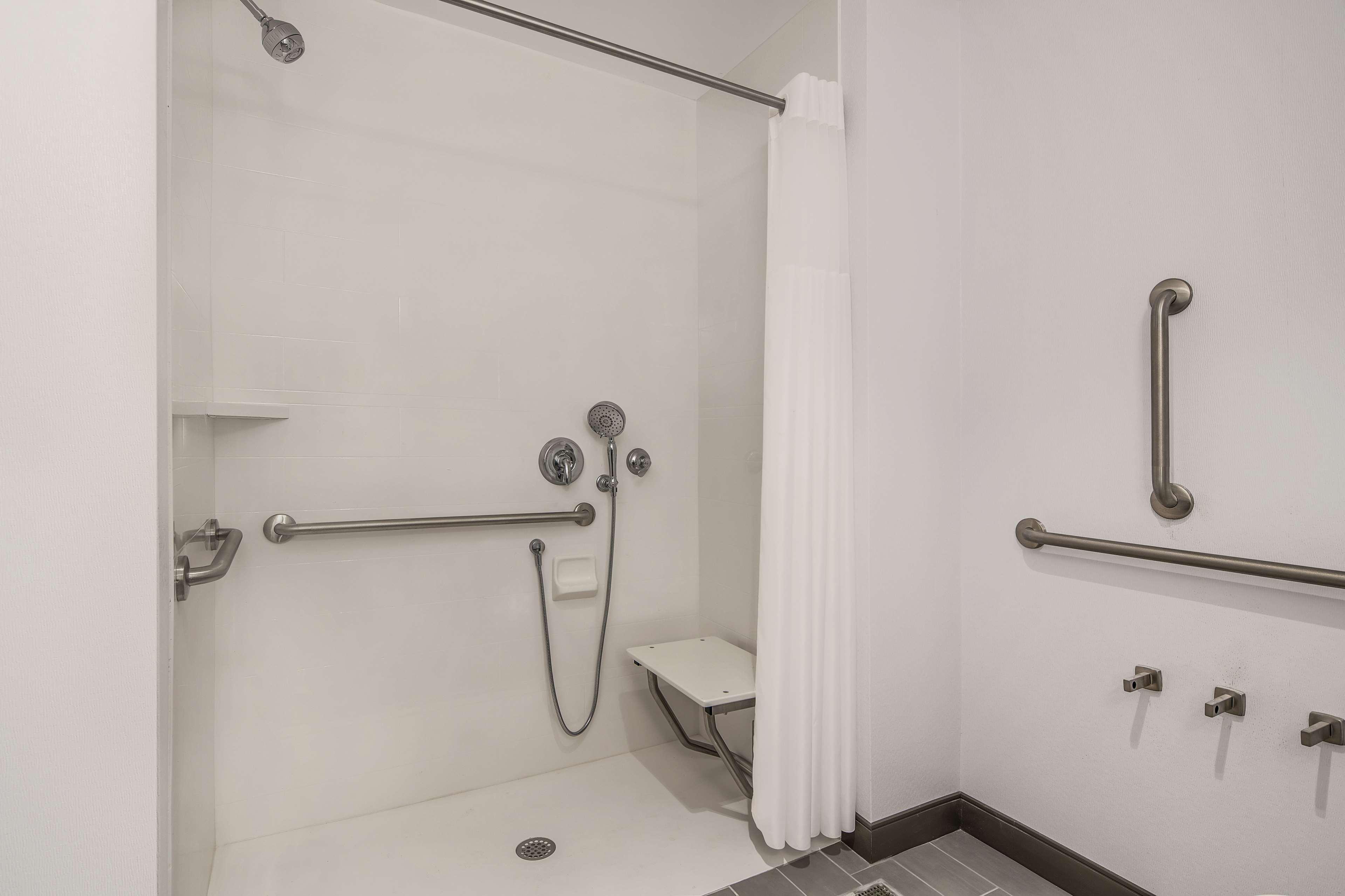 Hampton Inn & Suites Raleigh Midtown, Nc Buitenkant foto